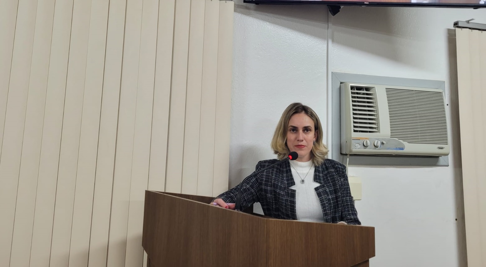 Helena apresenta pedidos à Prefeitura Municipal 